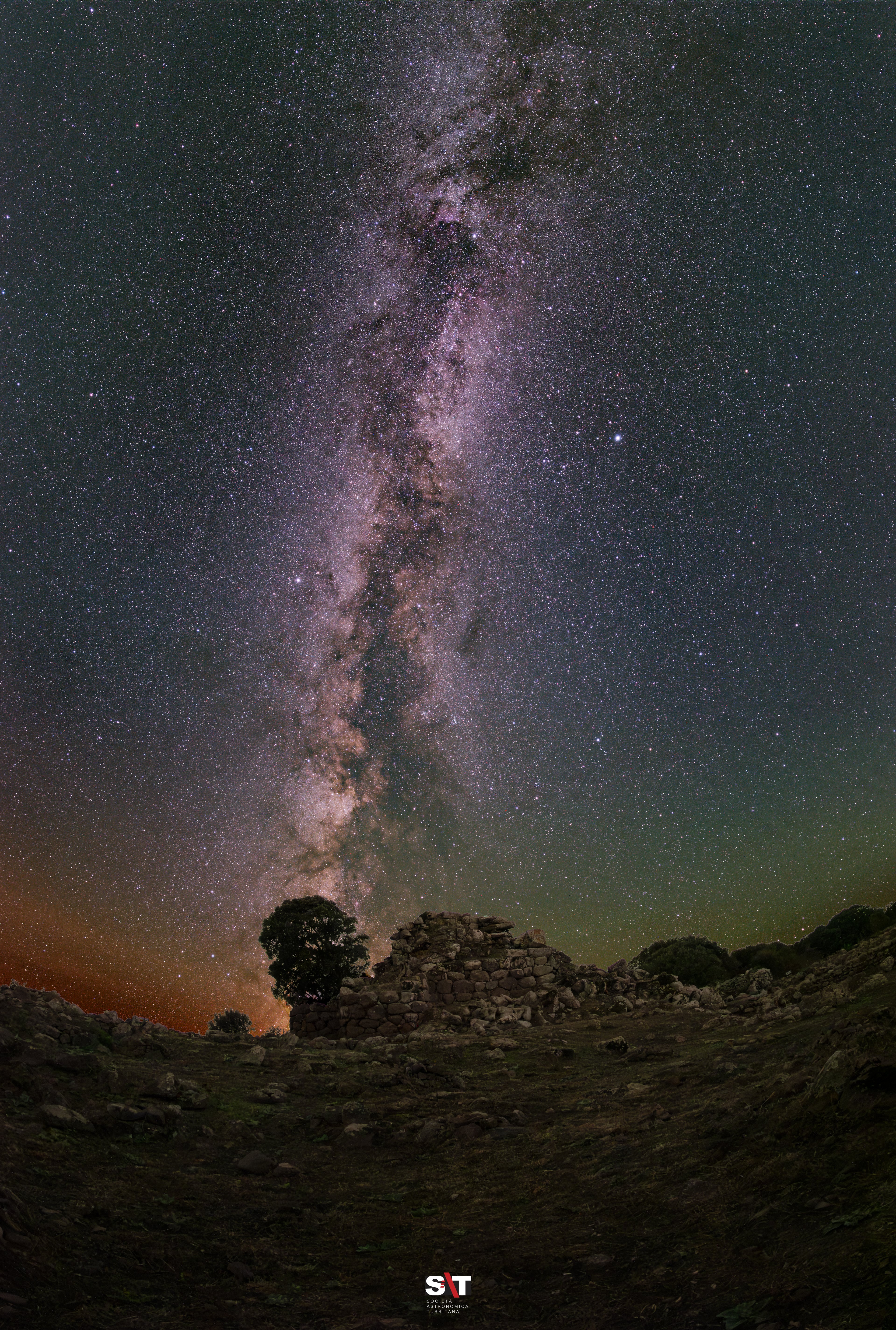 Nuraghe Appiu, milky way and air glow